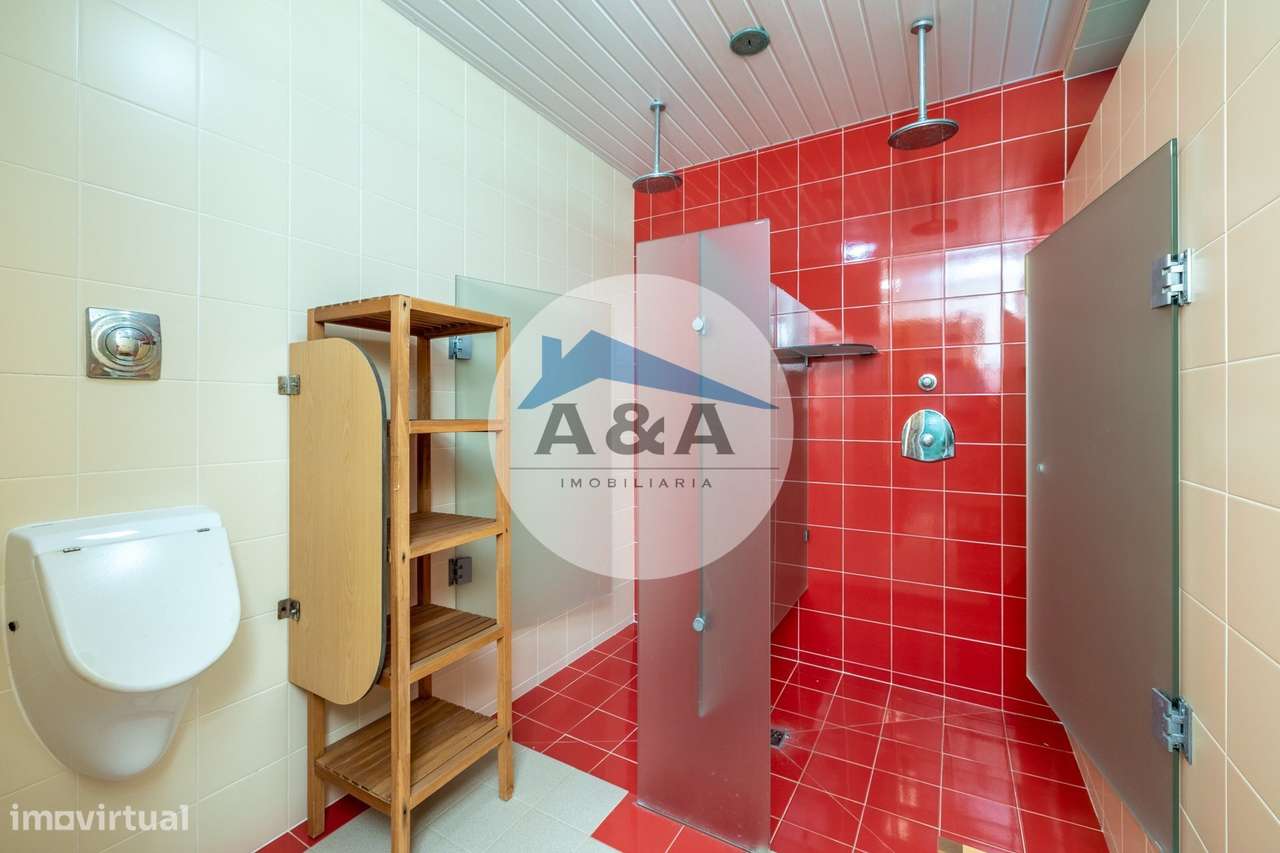 Exclusiva Propriedade de Luxo com Áreas Generosas e Próxima das Praias-54