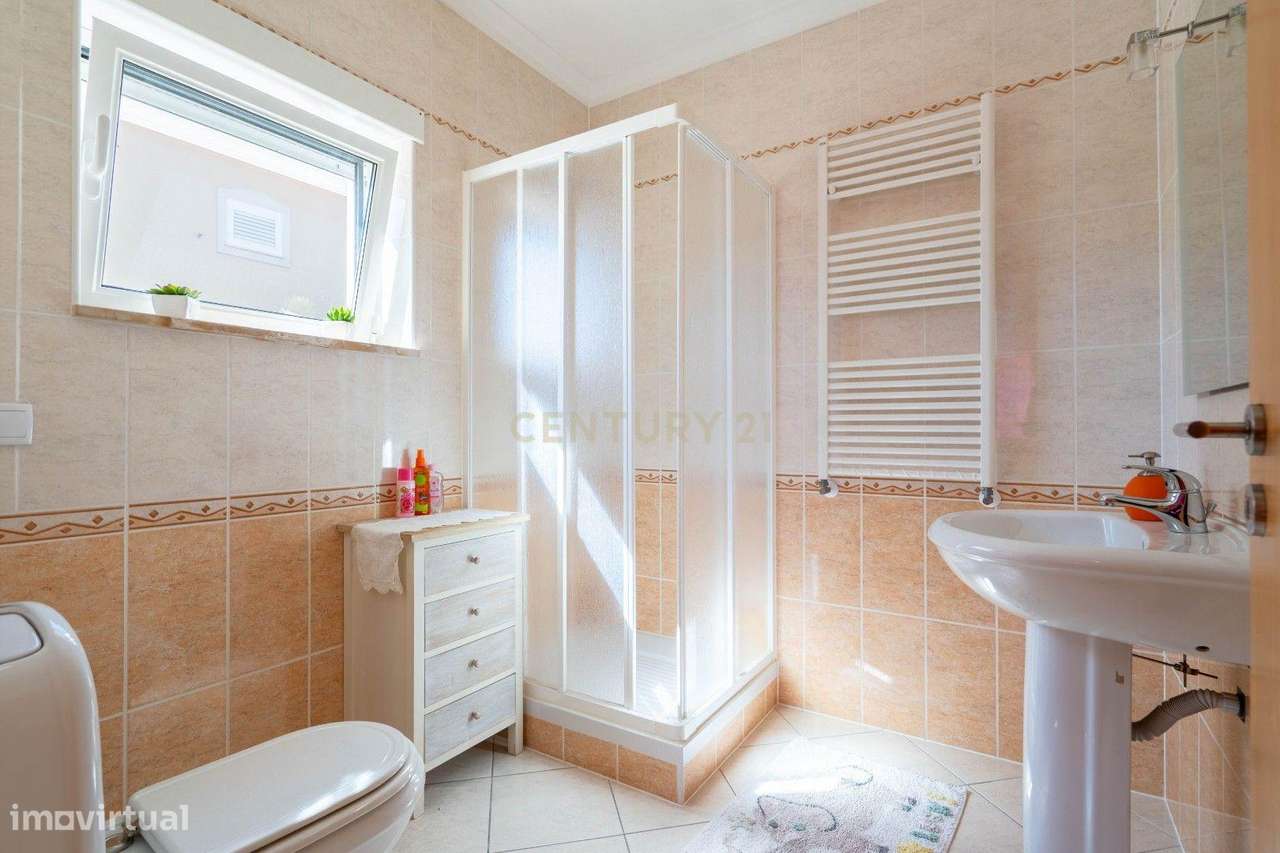 Moradia T3 - C/ espaço exterior e piscina-25