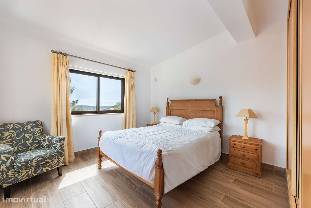 Villa com frente ao golfe e vista para o mar e piscina privada no Sant-31