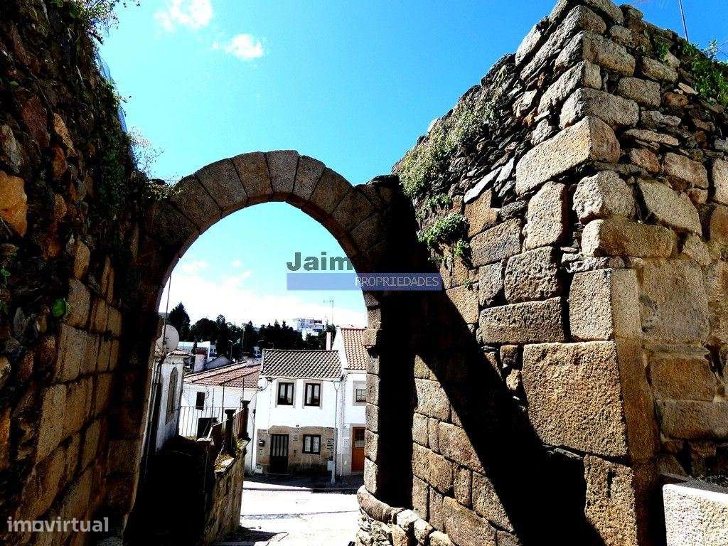 Ruína e terreno para construção de edifício de R/chão e 3 pisos, TU... - Grande imagem: 5/9