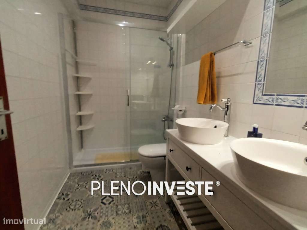 T2 com Excelente Potencial + Arrecadação de 40m2 em Corroios-10