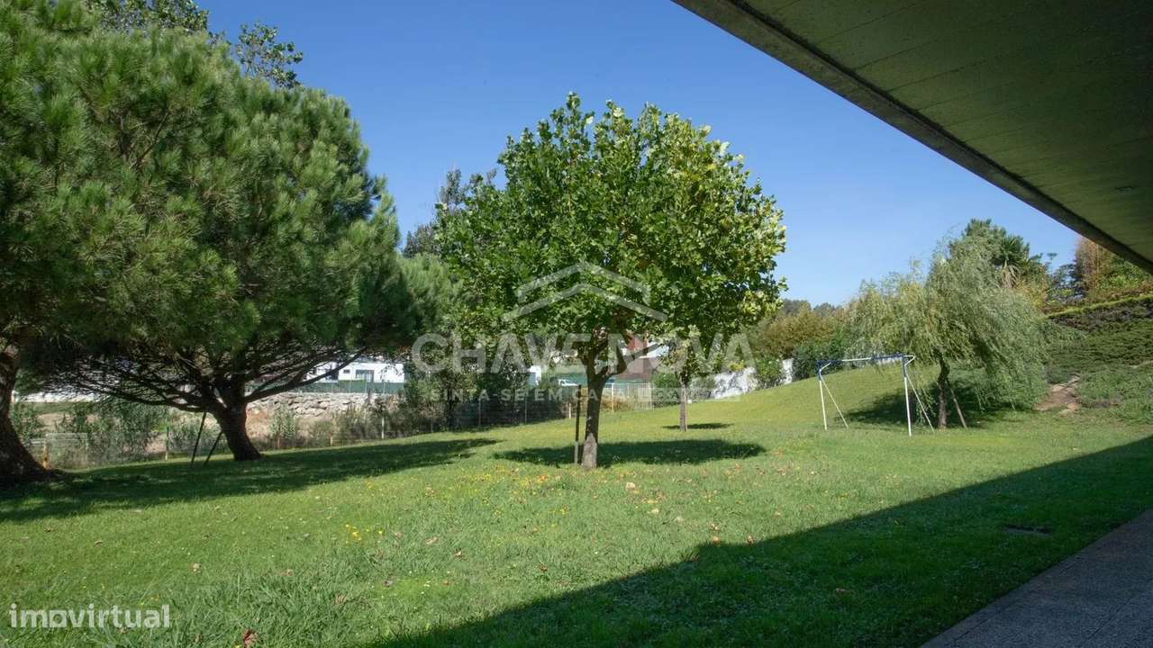 Moradia T3 com 4 casas de banho e piscina na Madalena-9