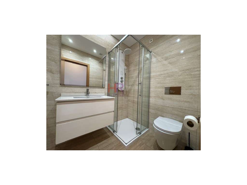 Quinta da Portela Vende-se T2 com garagem dupla.-16