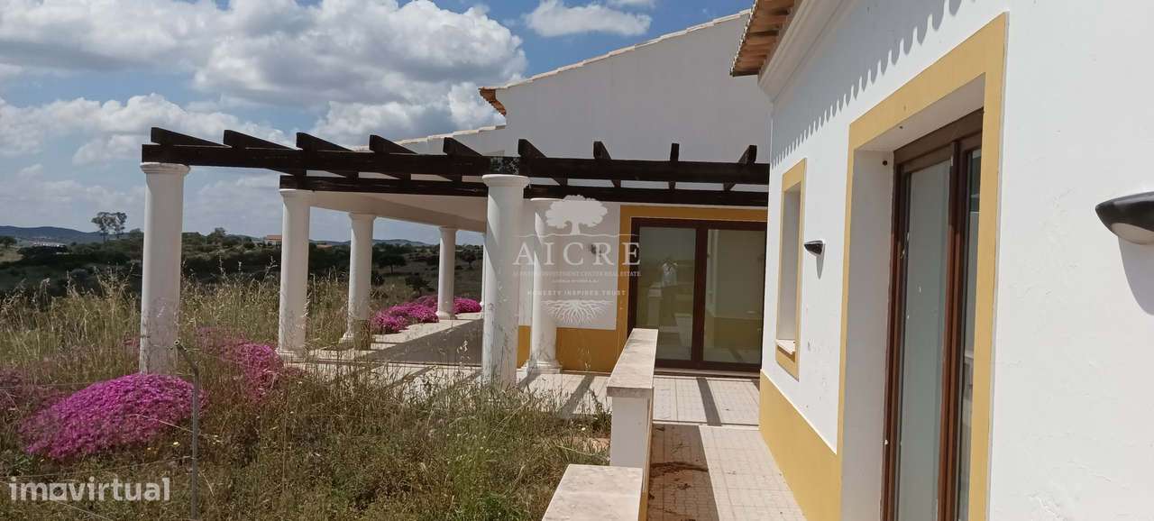 Quinta com 6,9 ha com habitação - Grande imagem: 2/25