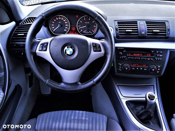 BMW Seria 1 120i - 26