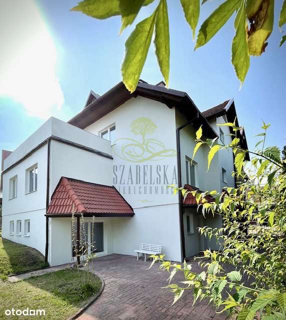 Podzielony na odrębne mieszkania, na działalność !-1