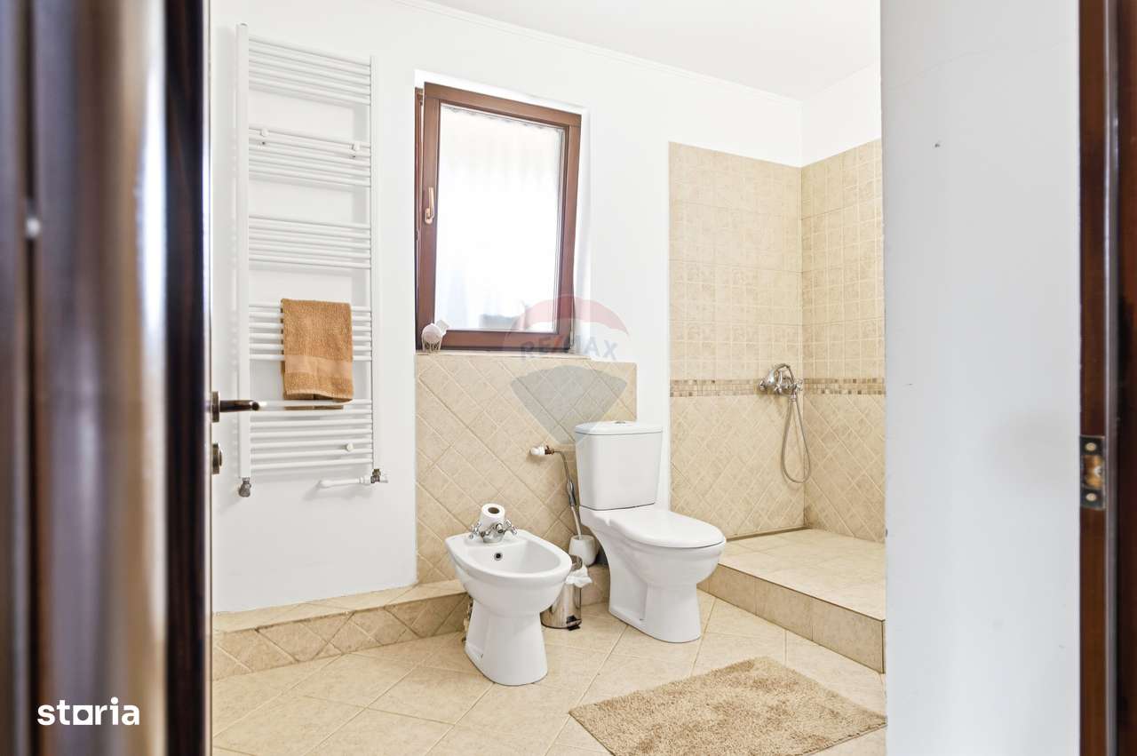 Casă/Vilă de Vânzare cu 5 camere,  Teren 757mp - Iasi - Hlincea-8