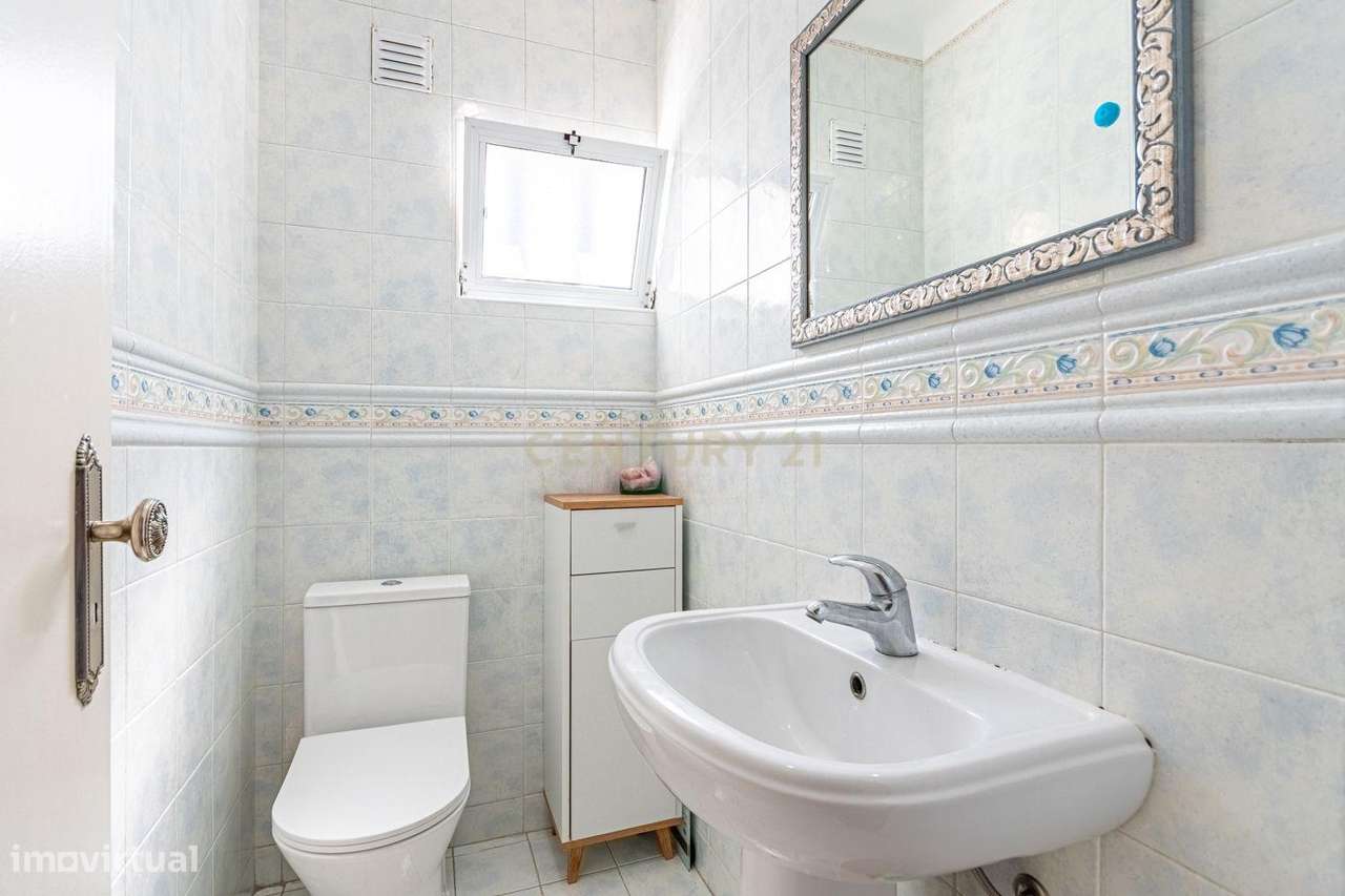 Apartamento T3 com Vista Panorâmica no Montijo-6