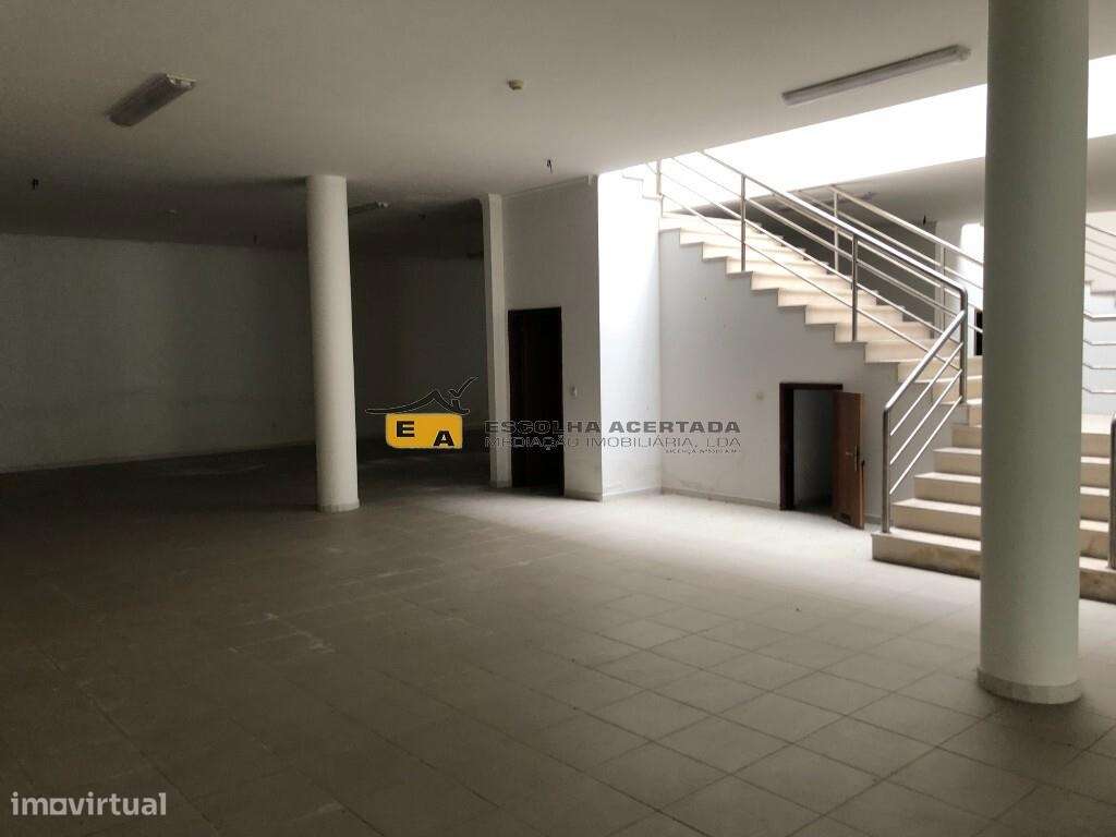 Prédio comercial para transformar em habitação - Grande imagem: 5/28