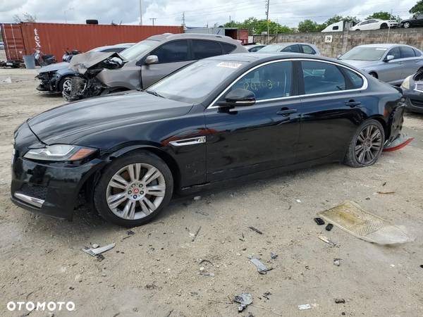 Jaguar XF 35t Prestige - 12