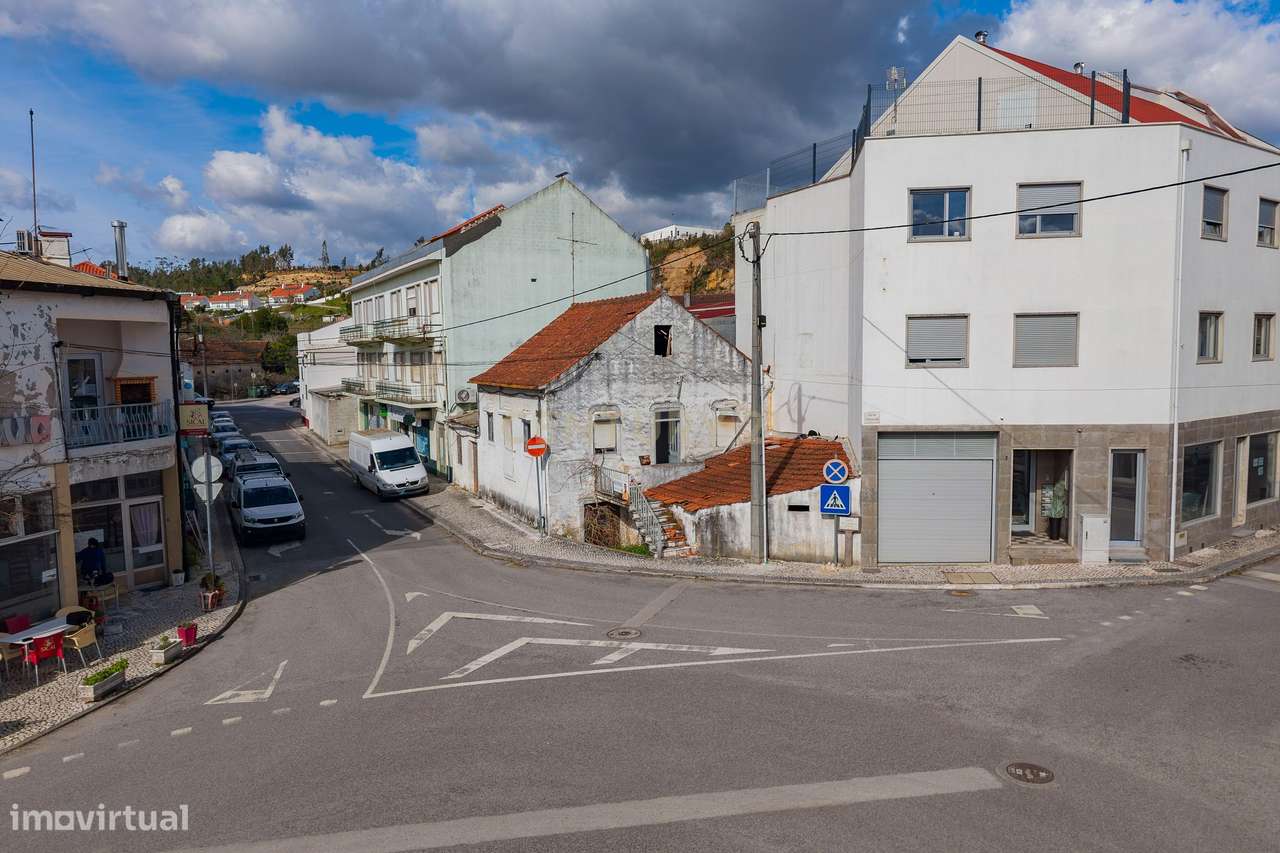 Moradia com Potencial de Reabilitação ou Projeto de Construção-1