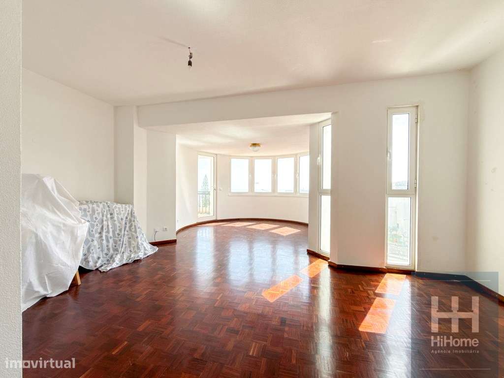 Apartamento T3 com garagem, centro Funchal, vista mar, serra e cidade.-1