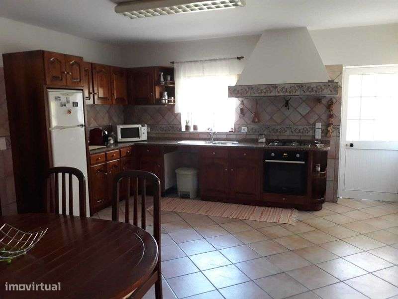 Quinta murada com casa de habitação e terreno agrícola - Grande imagem: 4/12