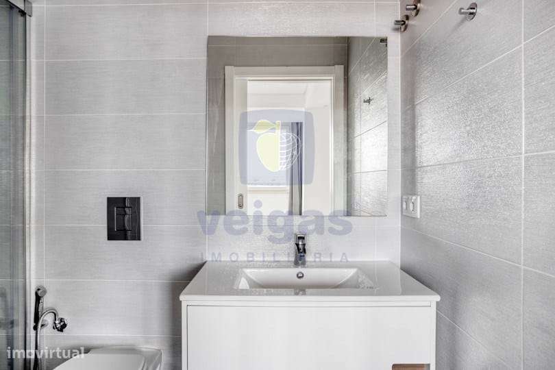 Penthouse T3 exclusiva com varanda e vistas desafogadas – Av. da Repúb-16