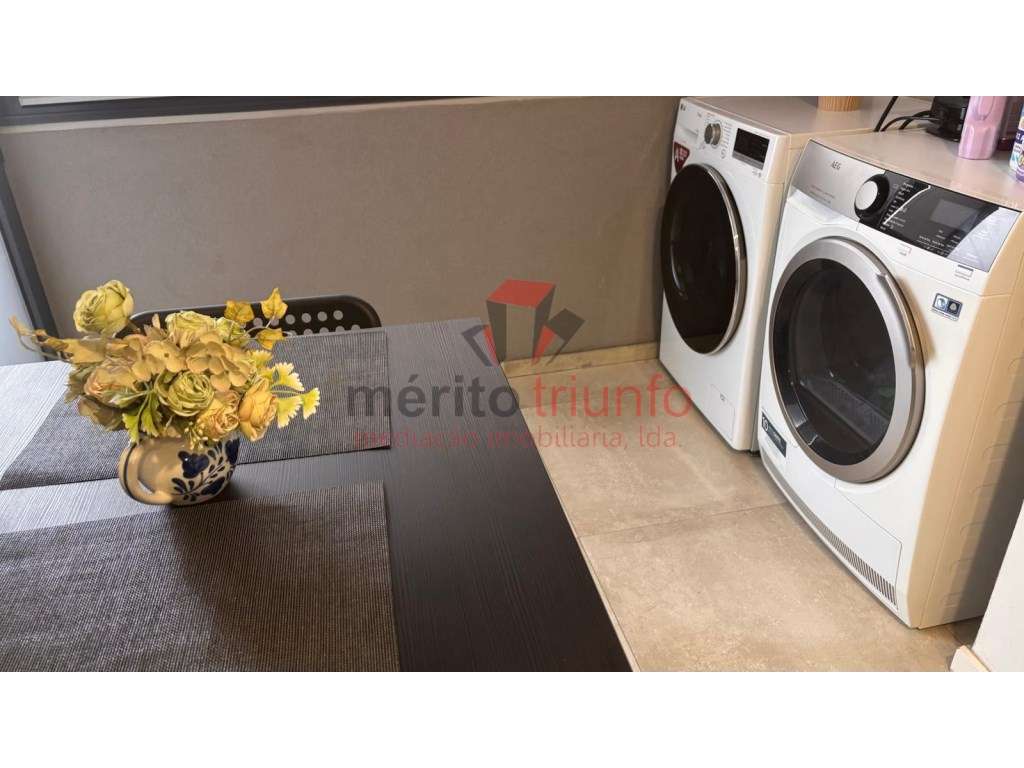 Excelente Apartamento c/ 3 Suites no Centro de Famalicão-14