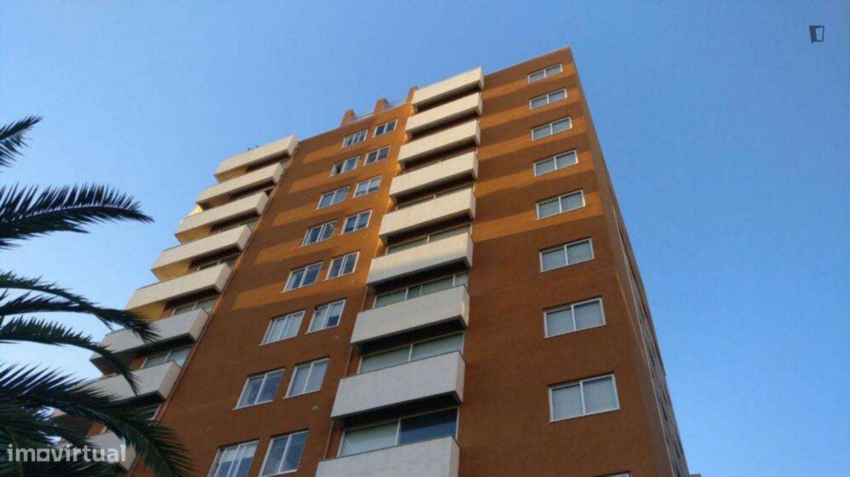 Quarto - localizado em Santa Marinha Porto - Grande imagem: 3/10