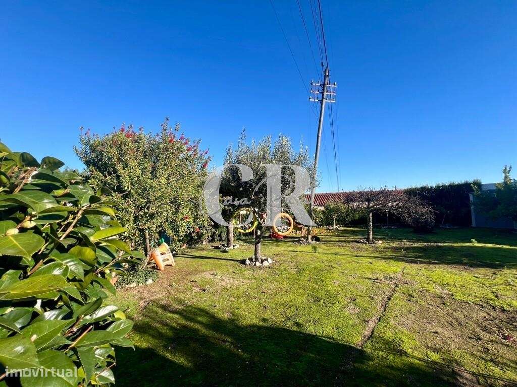 Excelente moradia térrea e independente com jardim em Arega - Figueiró-20