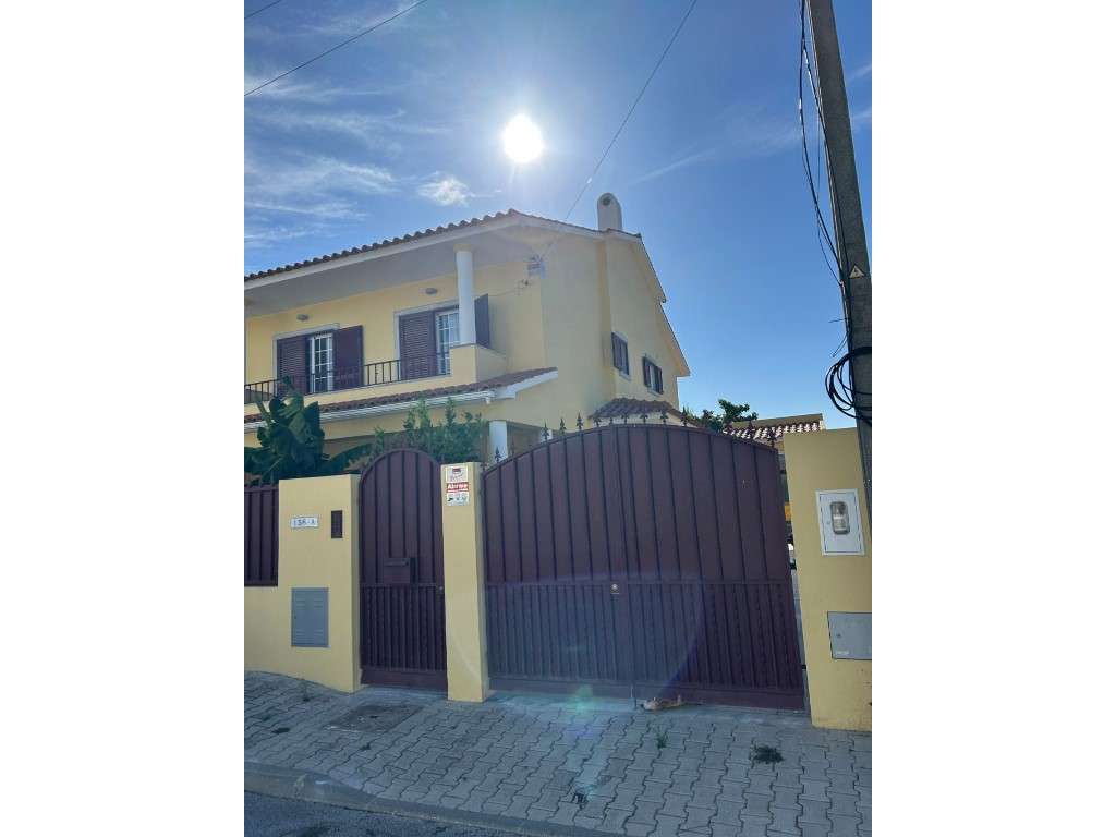 Moradia Geminada duplex Usada com Piscina a Venda no Centro de Fern... - Grande imagem: 3/38