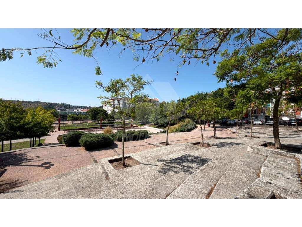 T2+1 Totalmente Remodelado em Odivelas | Pronto a Habitar | Localiz...-36