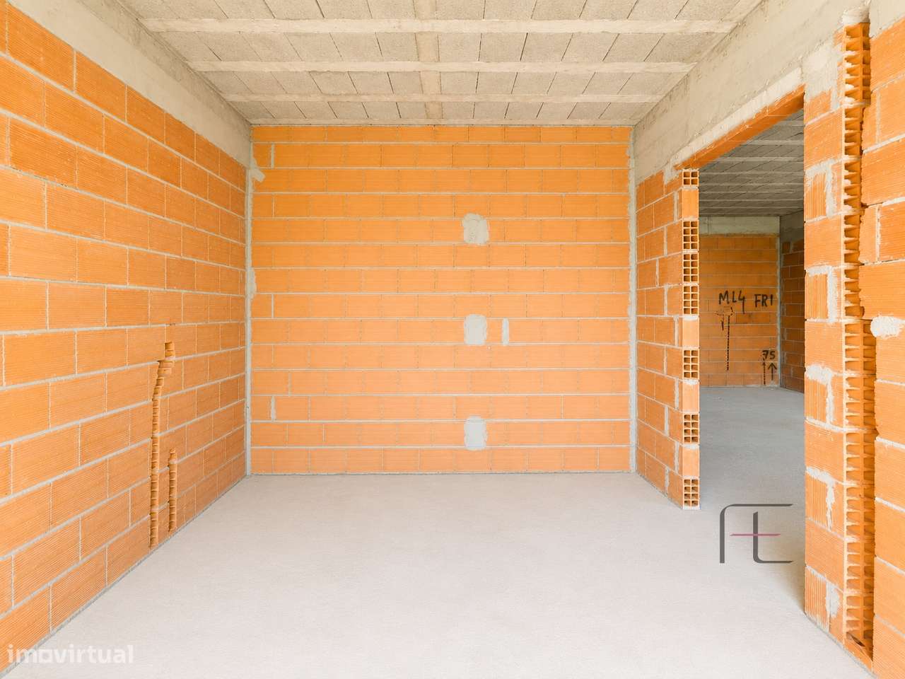 Apartamento T1 com Varanda, condomínio fechado, Arcozelo-7
