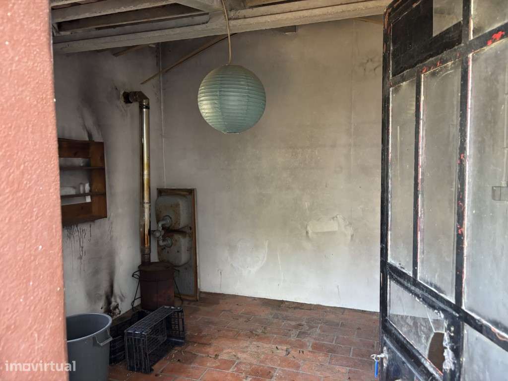 Vendese Quinta com Casa T4, Adega, Lagar e Terreno com Árvores de F...-36