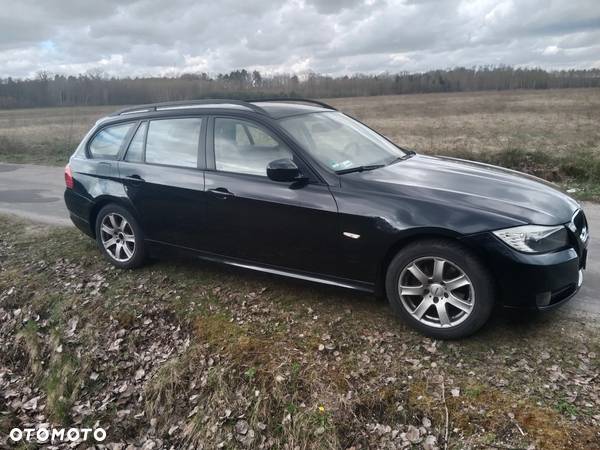 BMW Seria 3 318i Touring - 2