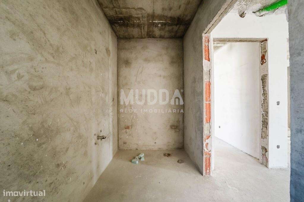 Moradia isolada de design contemporâneo nos Casais Mestre Mendo-29