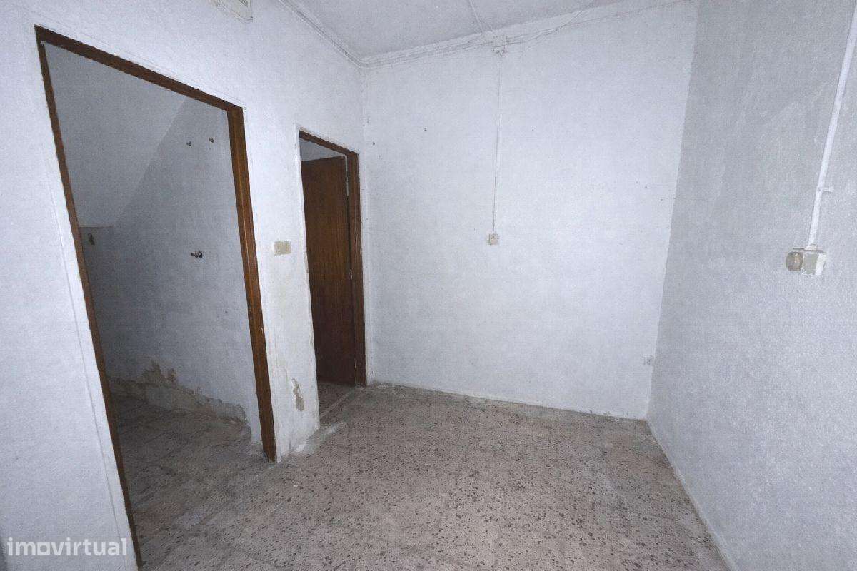 Versatilidade e Rentabilidade: 101 m2 para Negócio ou Serviços-7