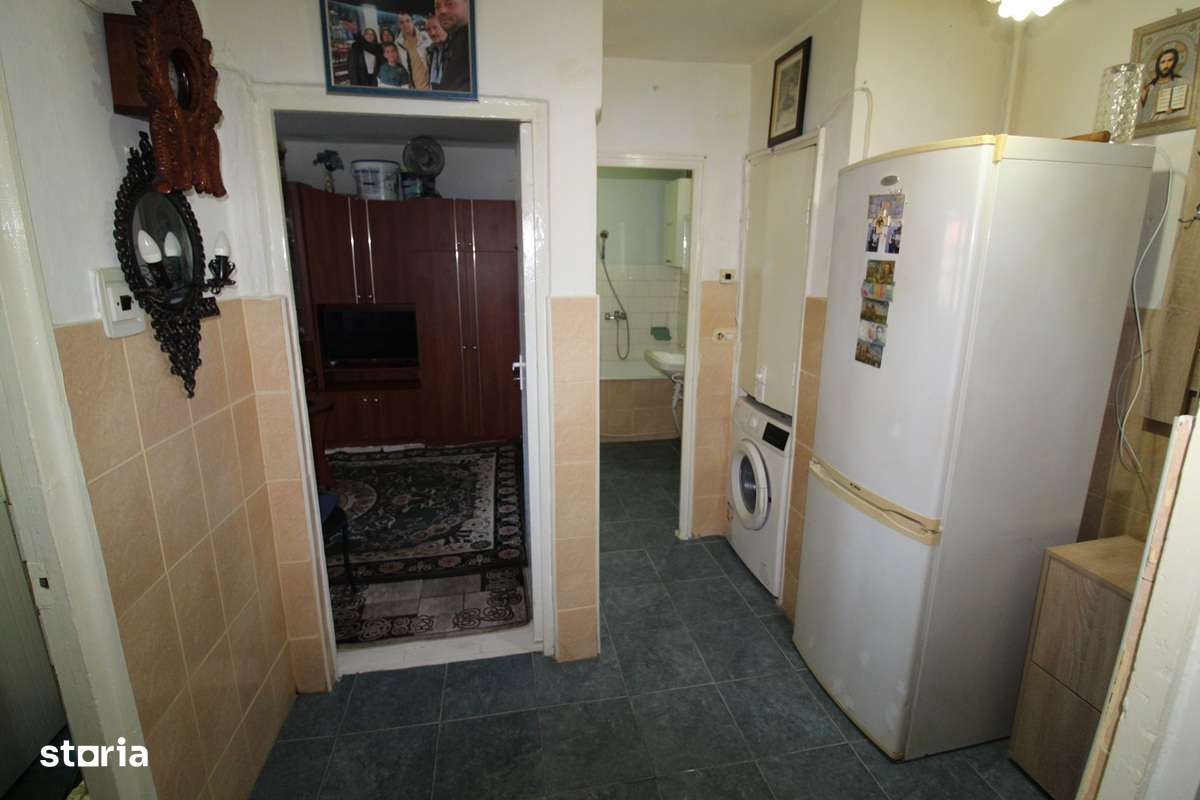 Vând apartament 2 camere în Hunedoara zona Str.Eliberării parter înalt-3