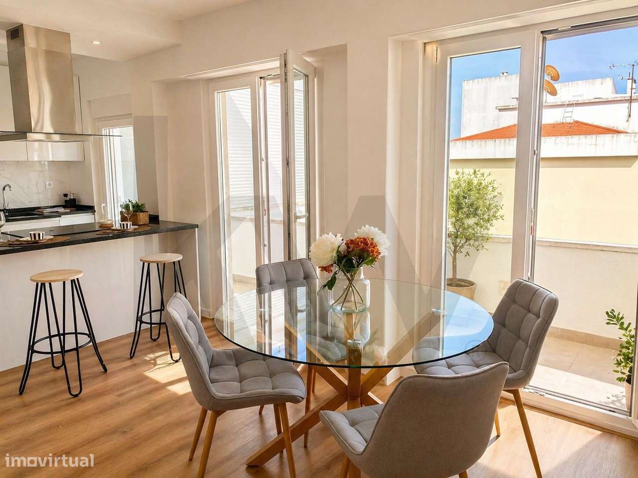 Fantastico T3 Remodelado Com Varandas E Home Staging Benfica
