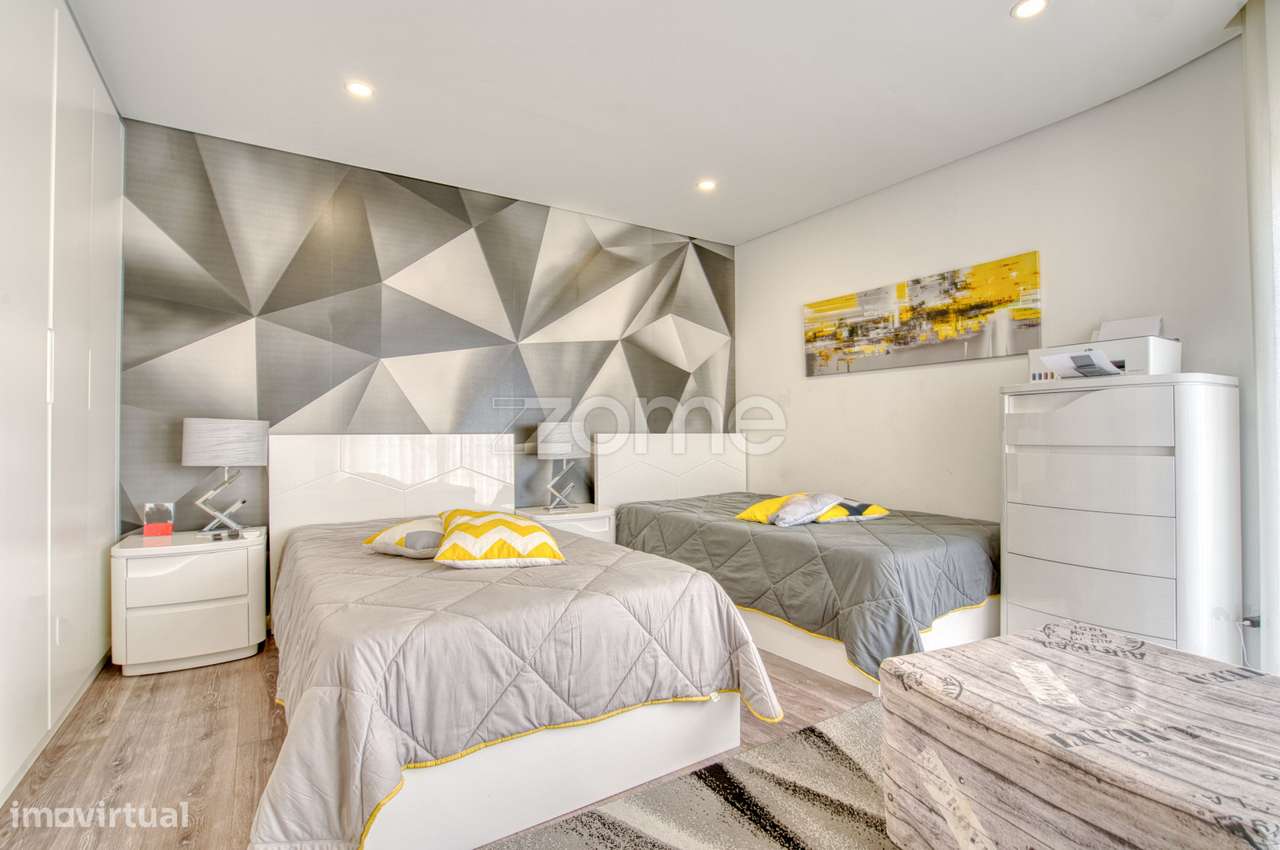 Moradia T4 com Jardim na Ramada-36