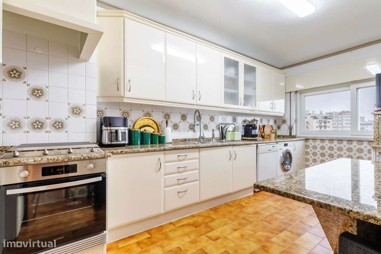 Apartamento T3 em Casal de São Brás, Amadora-12