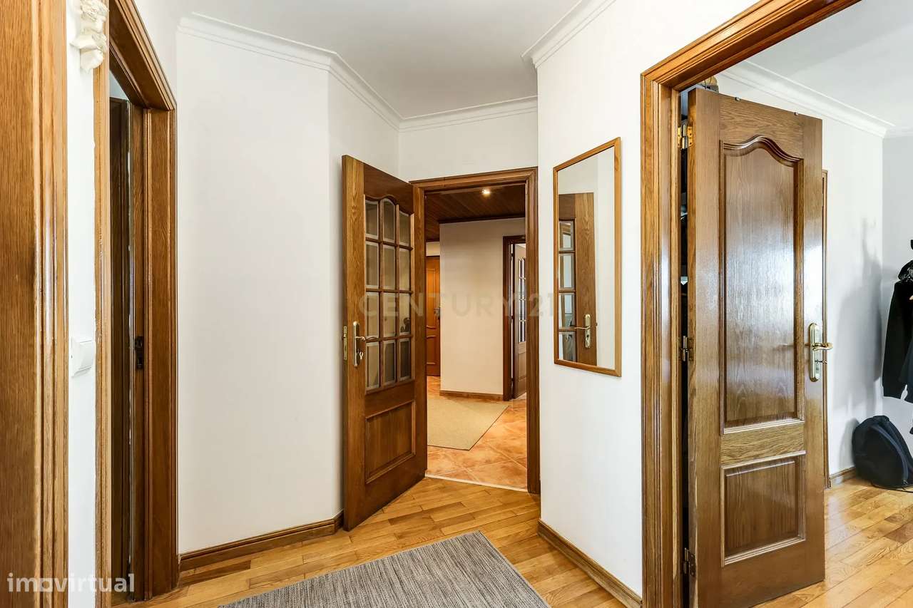 T3 153 m² com varanda | Garagem + 1 lugar de estacionamento | Lumiar |-5