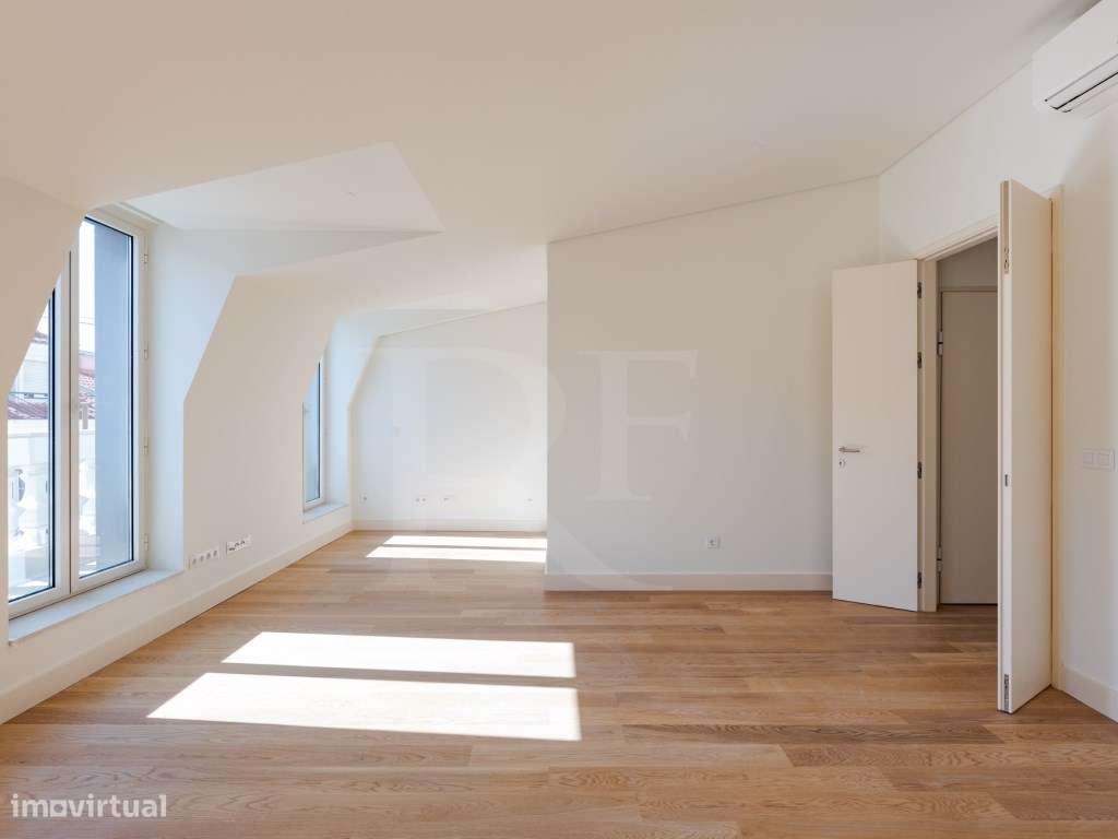 Apartamento T2 com varanda e vista rio em Lisboa-6