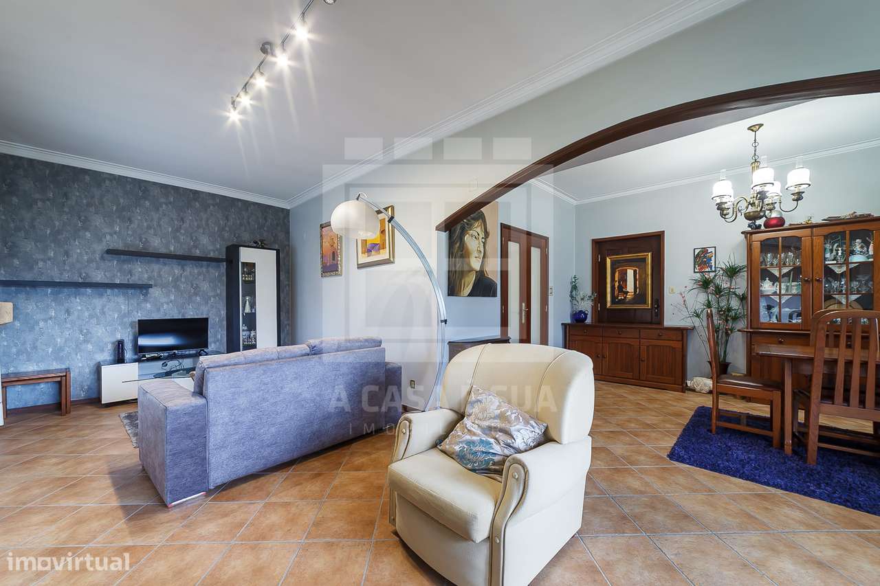 Moradia isolada T5 no centro de Santa Maria da Feira - Grande imagem: 2/36