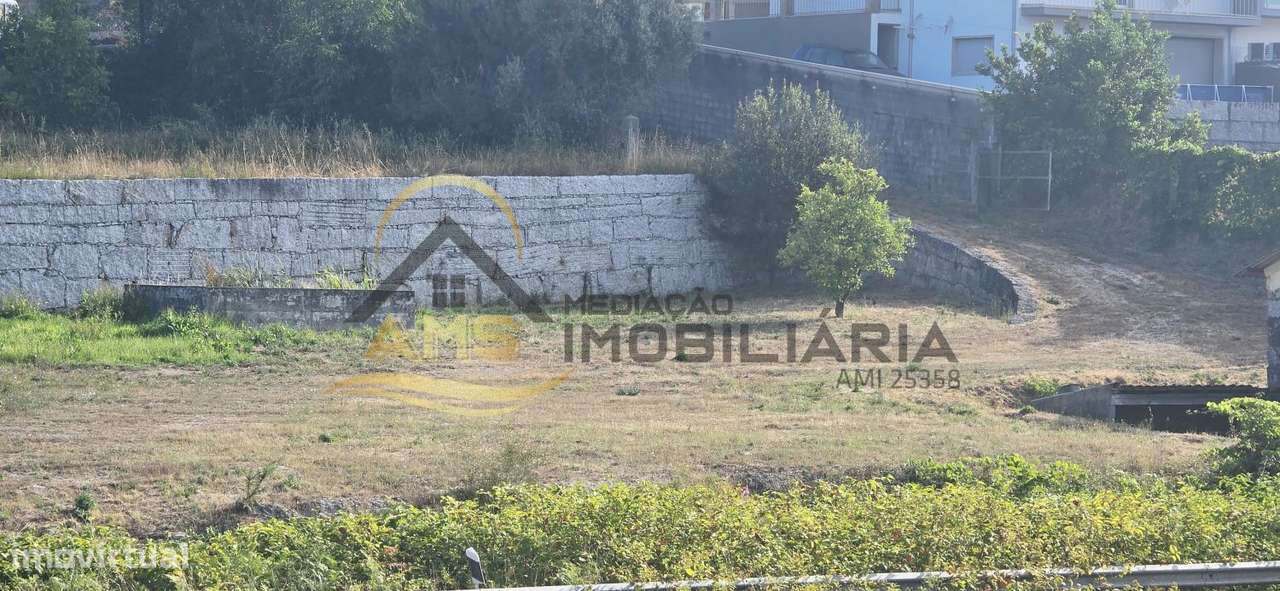 Moradia para restauro e terreno industrial com mais de 4000m²-18