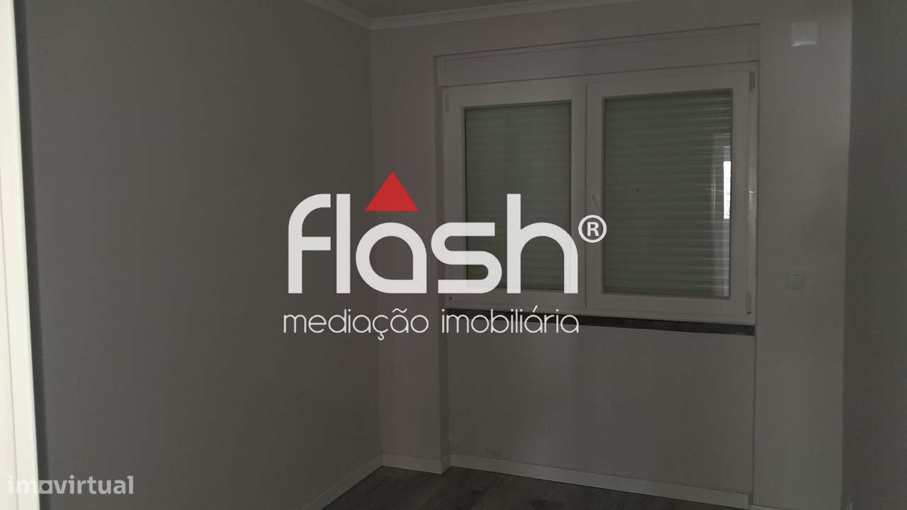 Apartamento T2 Remodelado em Benfica-18