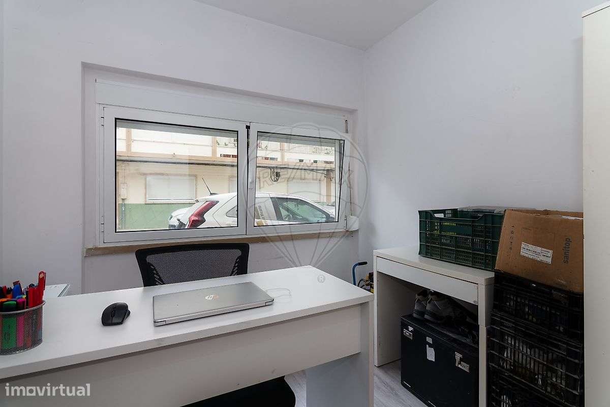 Apartamento T3 remodelado nas Paivas, com logradouro-18