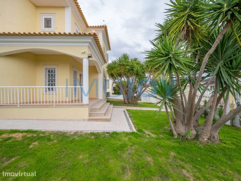 Fantástica Moradia T4 com Piscina situada na Zona da Marisol - Grande imagem: 5/39