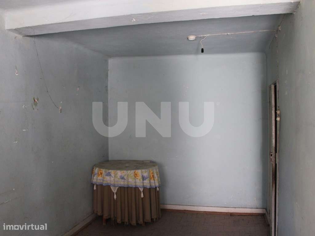 Moradia com Logradouro para Remodelar-9