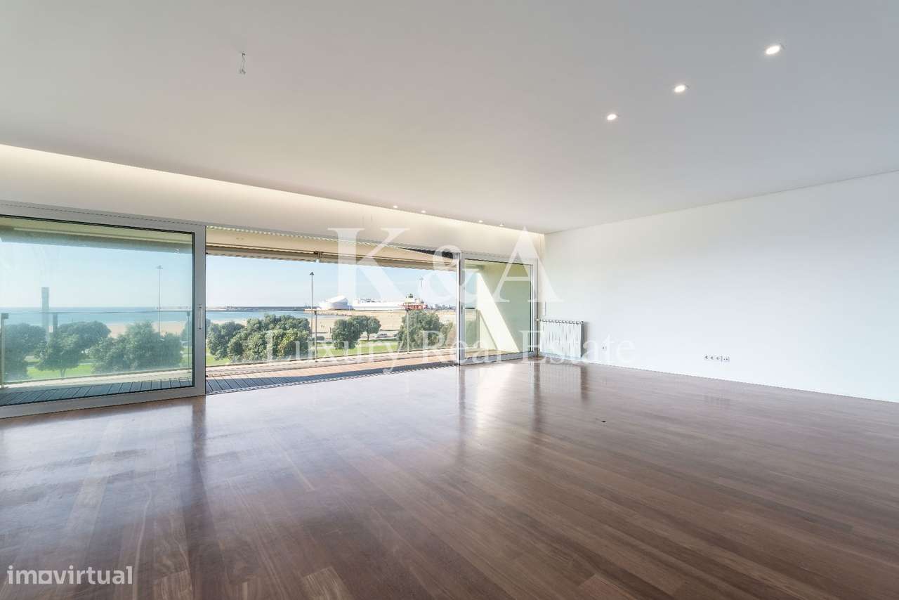 Apartamento T4 na primeira linha do mar. - Grande imagem: 4/17