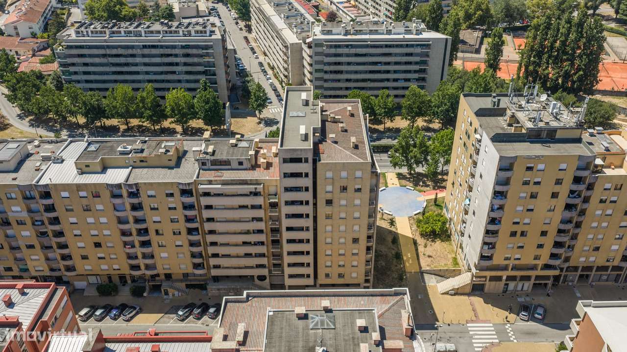 Apartamento T3 com áreas generosas junto à Makro – Braga-25