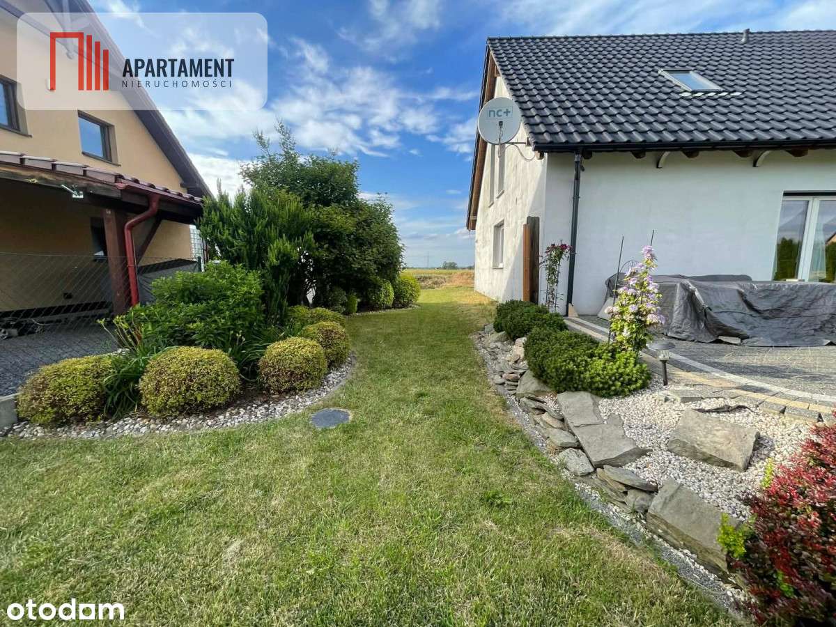 Nowoczesny dom z piękną działką-11