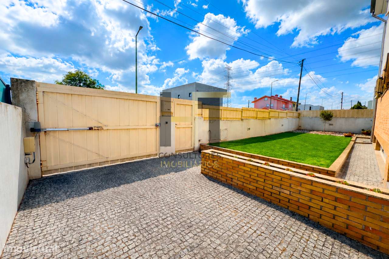 Moradia T3 | 4 Frentes | Piscina, Suite c/ Closet, Garagem 3 Carros |-51