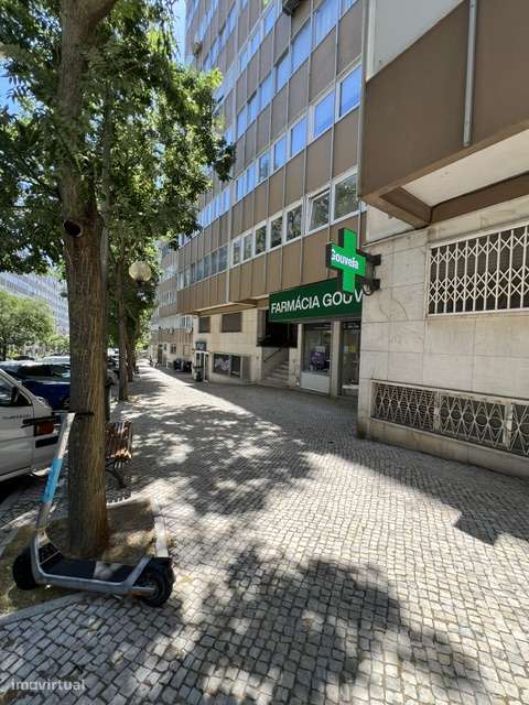 Oportunidade de Investimento, loja c/dois pisos em Benfica!-5