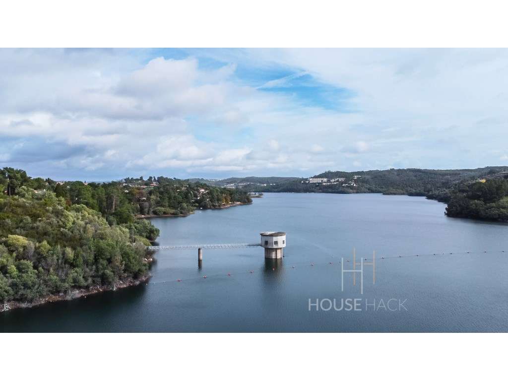 Moradia com piscina junto à Barragem de Castelo de Bode-51