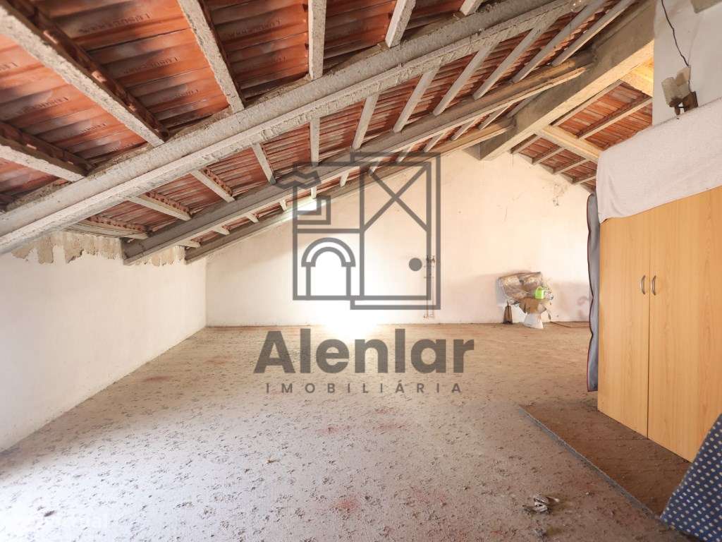 Moradia no Centro de Alenquer - Oportunidade-24