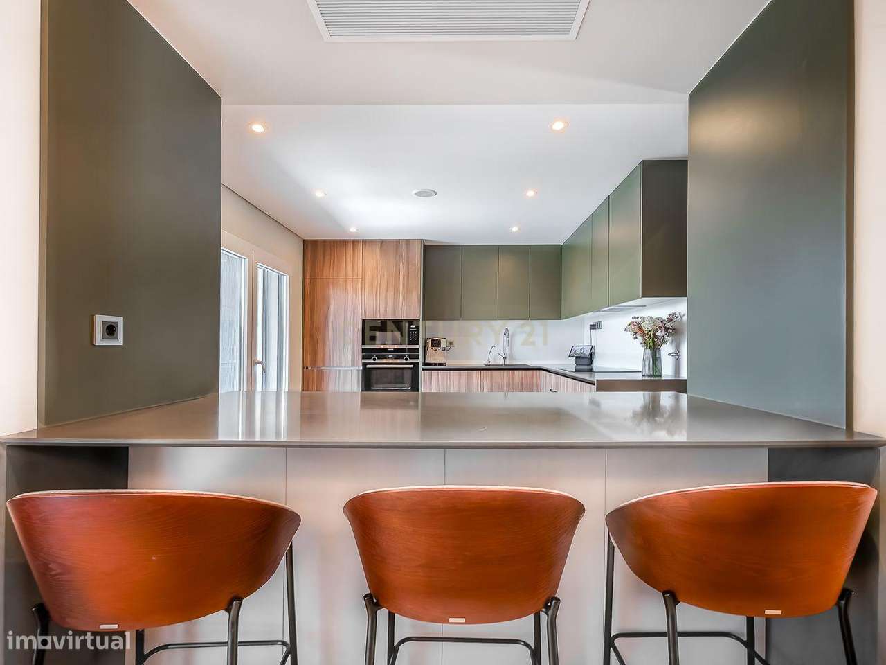 Moradia T4 em Condomínio Privado | Piscina | 6WC | Jardim | Terraço |-12