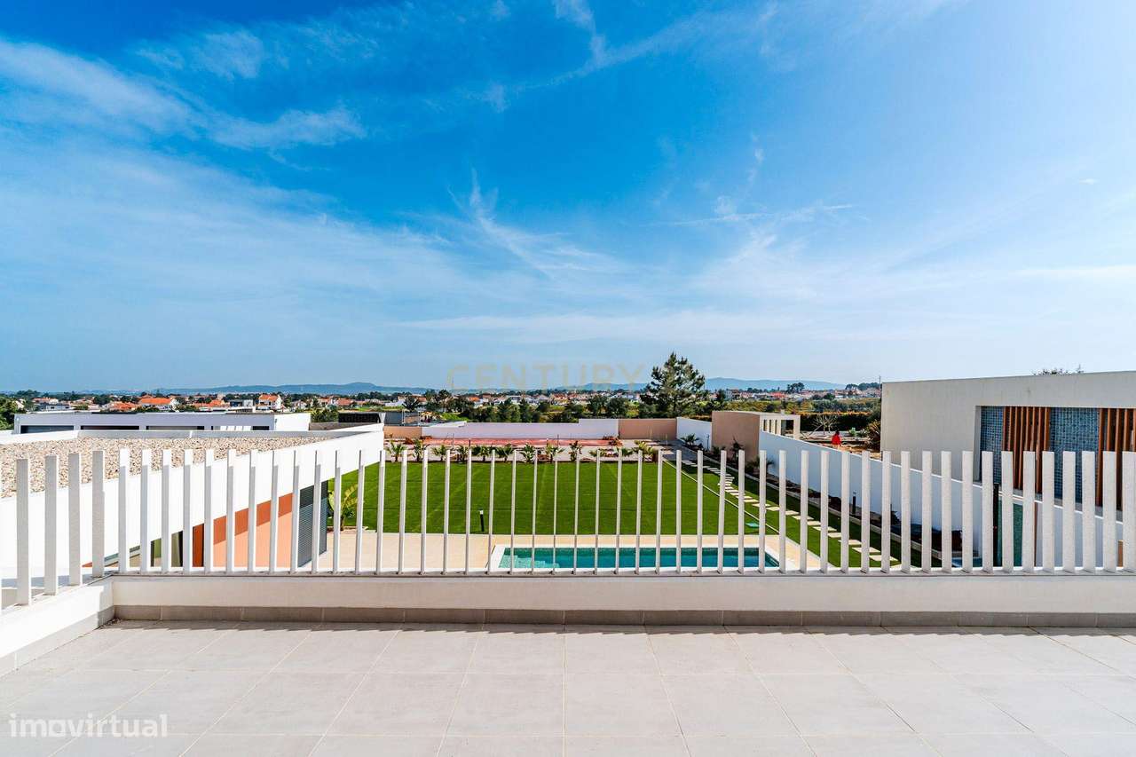 Moradia T4 em Fernão Ferro, Seixal, com Piscina e enorme Jardim-50