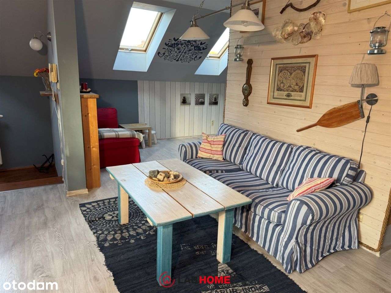 Urokliwy dom z odrobinę tajemniczym ogrodem-15